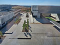 Urbanización y plaza central del Campus de Linares