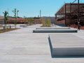 Urbanización y plaza central del Campus de Linares